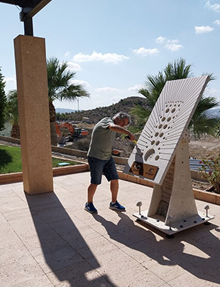 Innovación gnomónica constatada por la ARSS en la última obra de Iván Larrea Bellod