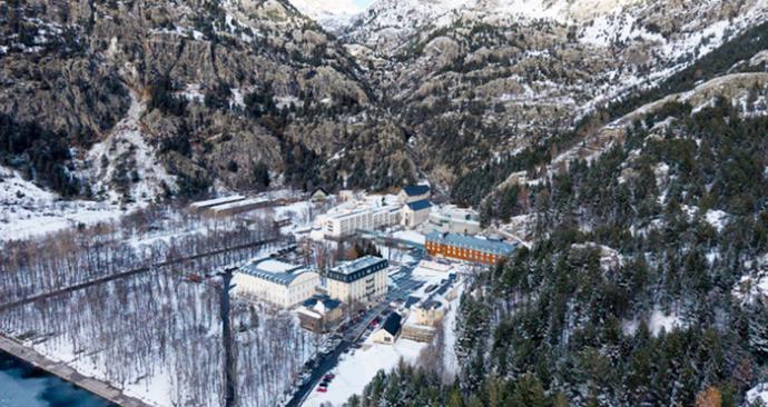 El refugio invernal del Pirineo: cuando las montañas susurran historias de bienestar