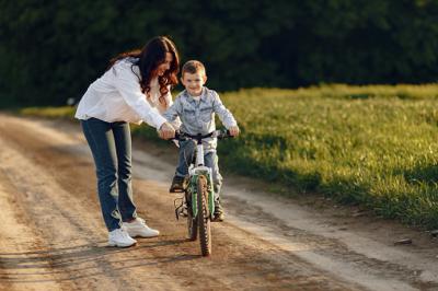 Consejos para enseñar a montar en bici a nuestros hijos