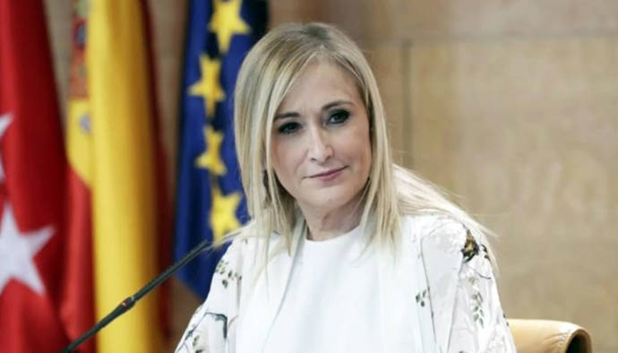 Cifuentes lamenta que su idea sobre vacaciones se vuelva 'polémica absurda'