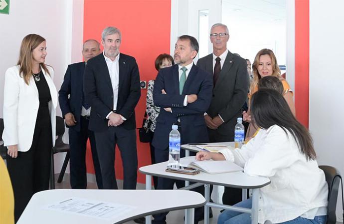 El presidente del Gobierno de Canarias, Fernando Clavijo reconoce el “pilar social” de Cruz Roja