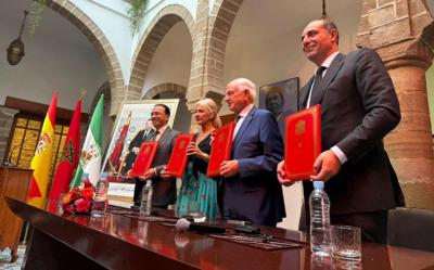 La Consejería de Cultura firma en Essaouira un acuerdo para rehabilitar el Pabellón de Marruecos de la Expo 92, sede de la Fundación Tres Culturas