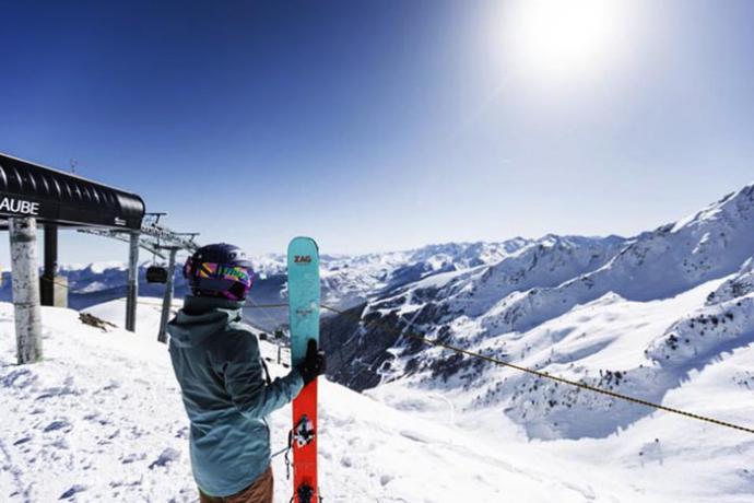 Saint-Lary: El arte de esquiar en soledad en el mayor dominio pirenaico francés