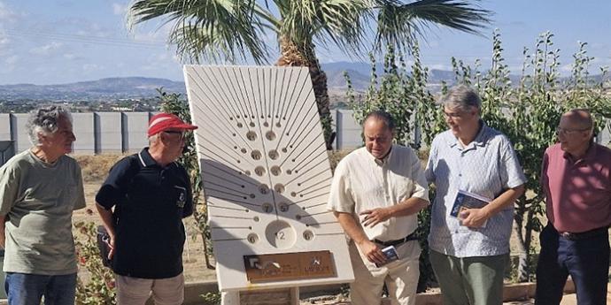 Innovación gnomónica constatada por la ARSS en la última obra de Iván Larrea Bellod