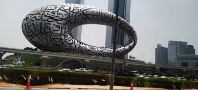 Escultura en el Centro de la ciudad, llamada 