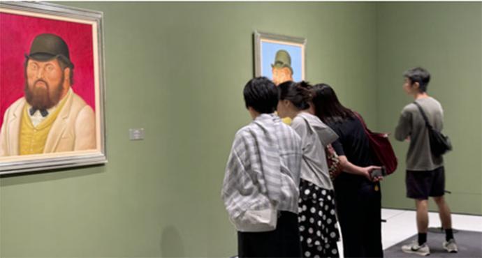 Los “gorditos” (y “gorditas”) del artista Fernando Botero triunfan en China