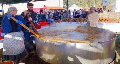 Los vecinos de Casar de Periedo se preparan para la Feria de la Alubia y la Hortaliza