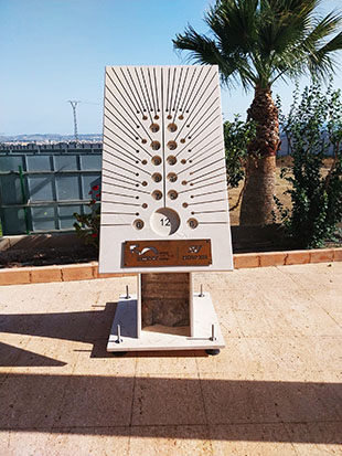 Una escultura solar donde el tiempo y el espacio se funden