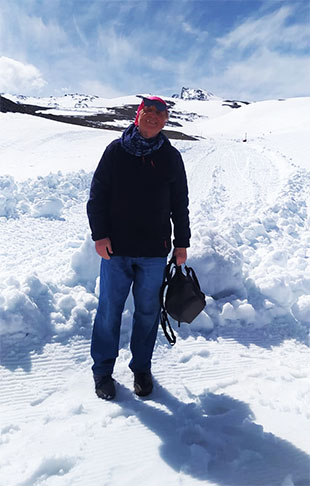 El autor de este reportaje en medio de la abudante nieve en Sierra Nevada