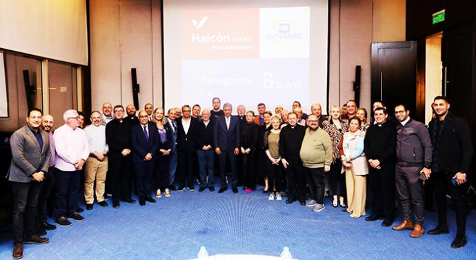 Representantes del grupo de peregrinos con los directivos de agencias de viaje, la autoridad de turismo y el ministro de turismo Sr. Sherif Fathy.