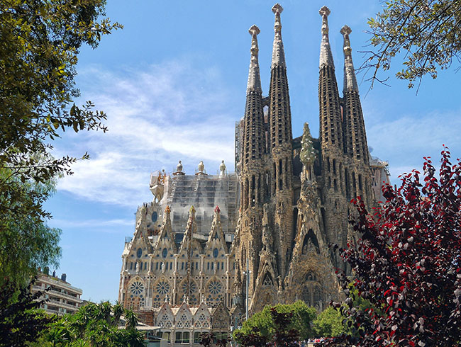 Fundación ADIPROPE rinde tributo a Gaudí con un ciclo de ocho mesas conmemorativas en el centenario de su fallecimiento