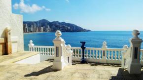 Benidorm se consolida como el primer destino turístico costero de España tras rozar el lleno absoluto al inicio de la temporada de verano