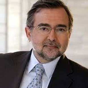 José Calvo Poyato, historiador, autor de la novela 'Dueños del mundo', sobre el dominio de Felipe II