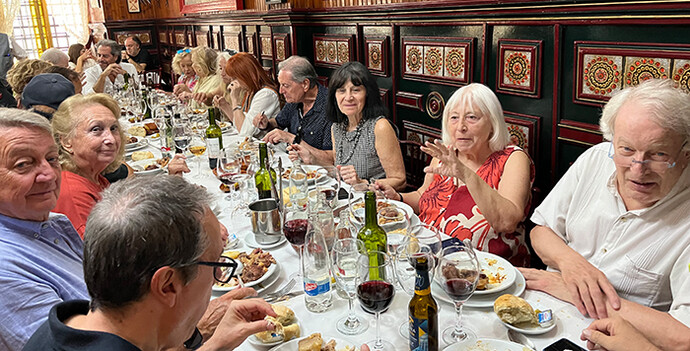 FEPET celebra un encuentro gastronómico en el histórico restaurante La Bola de Madrid