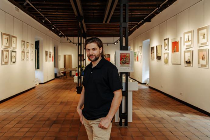 Alexandru Tone, el collage, como juego de ideas, papel carteles, publicidad… en la sala Félix Bernardino de San Lorenzo