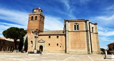 Martín Muñoz De Las Posadas. Pueblo segoviano con un Cardenal renacentista, iglesia joyel, palacio de Felipe II y Plaza Mayor para feria franca