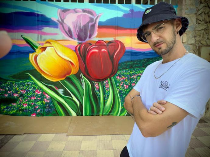 Antonio Arribas, ganador del IV Certamen de Arte Urbano en El Romeral (Toledo)