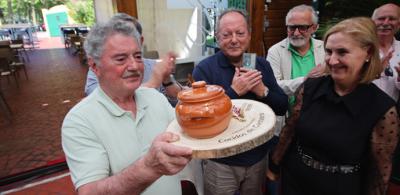 La Cofradía de los Cocidos de Cantabria distingue al hostelero Jesús “Suso” Gómez