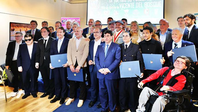 Premia a la Cofradía Gastronómica del Cocido Madrileño por su Dedicación y Compromiso