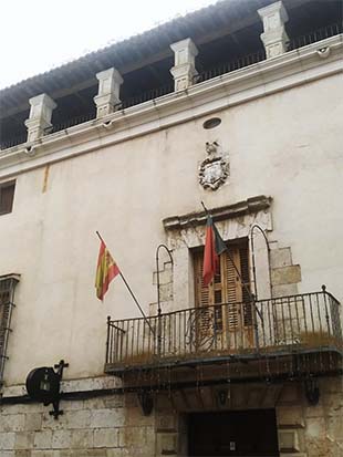 Casa nobiliaria de don Pedro Flores de la Oliva, persona muy vinculada a la Inquisición.
