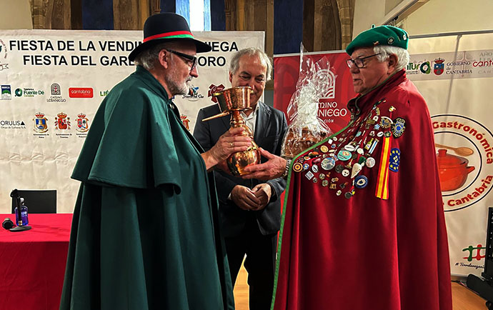 Los presidentes se intercambian presentes