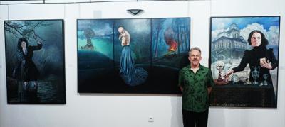 Luis Ibáñez Segoviano ante sus obras