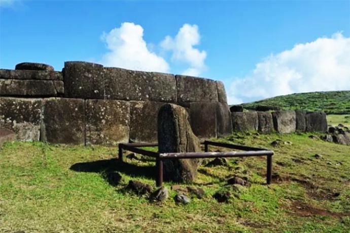 El  controvertido muro “inca” del ahu Vinapú en Rapa Nui. (Crédito foto: Pixabay.com)