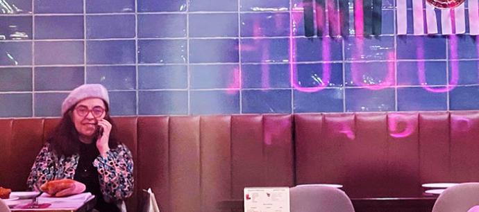 La novelista Myriam García Carromero en una cafetería de Madrid