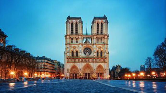 En la reinauguración de Notre Dame la política fue mas importante que la religión