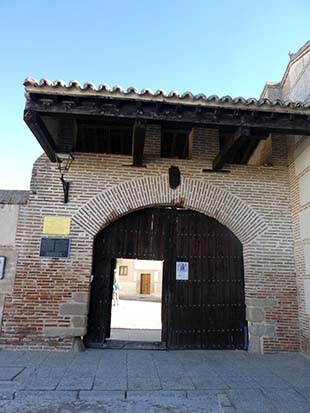 Madrigal de las Altas Torres, cuna de una reina