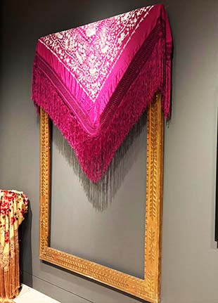 El Museo de Málaga acoge una exposición de Mantones de Manila de la colección Perraut