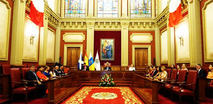 Santa Cruz de Tenerife renueva su compromiso con la libertad celebrando el Día Nacional de Francia
