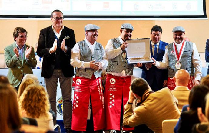 Premia a la Cofradía Gastronómica del Cocido Madrileño por su Dedicación y Compromiso
