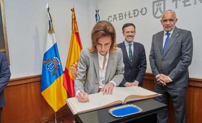 El vicepresidente del Cabildo de Tenerife Lope Afonso recibe a la embajadora de Francia en España, Kareen Rispal