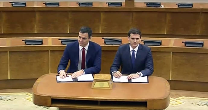 Pedro Sánchez y Albert Rivera en una foto de la firma de su pasado acuerdo de gobierno