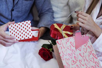 Ocho de cada diez españoles, con pareja, se harán regalos por San Valentín, gastándose una media de 161 euros
