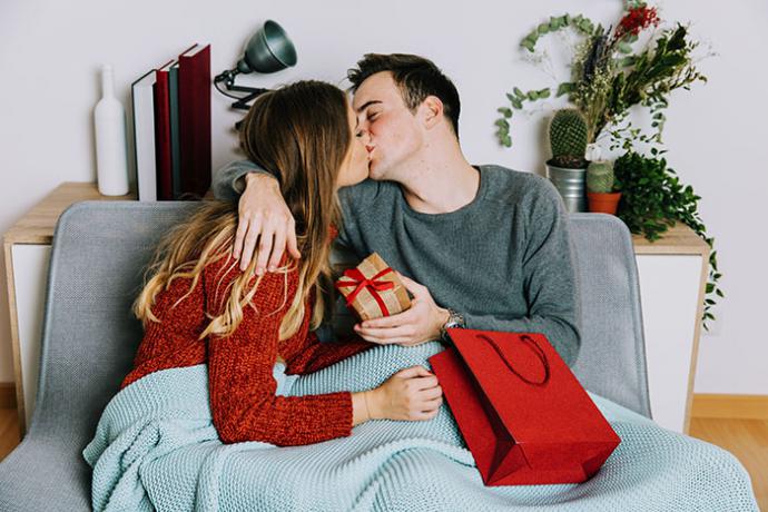 Ocho de cada diez españoles, con pareja, se harán regalos por San Valentín, gastándose una media de 161 euros