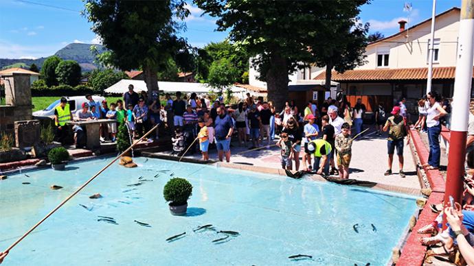 Una nueva edición de la Feria de la Trucha se celebró en el pueblo de Vernejo