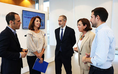 La Diputación y la Fundación 'la Caixa' enseñarán a los mayores de la provincia a realizar trámites por internet