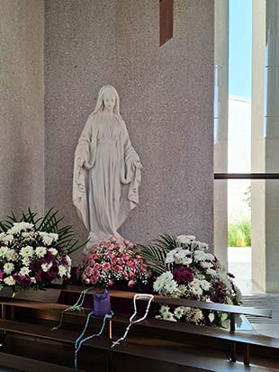 Virgen Lourdes Iglesia Abraham Family Houe en AbuDabhi