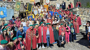Veinticuatro cofradías acudieron a la Fiesta de la Vendimia de Liébana