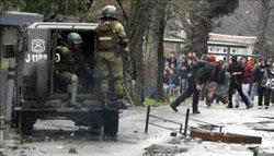 Los mapuches en chile protestan por la desmedida fuerza policial usada contra ellos