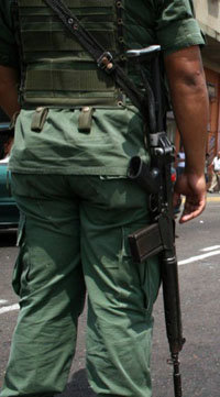 Un soldado en la frontera colombo-venezolana