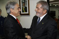 El presidente brasileño, Luiz Inácio Lula da Silva (d), recibió al candidato a la presidencia de Chile Sebastián Piñera (i) en Brasilia (Brasil)