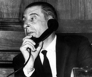 El ex presidente Eduardo Frei Montalva lideraba a comienzos de los años 80, la incipiente oposición interna en Chile, a la férrea dictadura de Pinochet