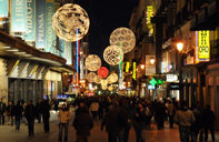 El centro de la ciudad ya luce la tradicional iiluminación nacideña