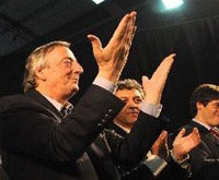Néstor Kirchner vinculó las amenazas con los juicios a militares