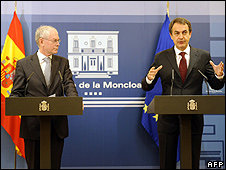 España presidirá la UE  por los próximos seis meses. A la derecha, el presidente español José Luis Rodríguez Zapatero

