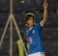 Zeballos fue transferido al Cruz Azul en 2008, con el que disputó 21 partidos y anotó 6 goles.