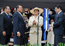 Porfirio Lobo asumió la presidencia de Honduras